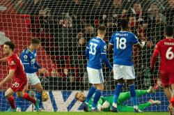 爱游戏APP包含国际比赛日英超传出新动向，广州队迎来里程碑，管理层表态：话题不断，更衣室氛围转暖的词条