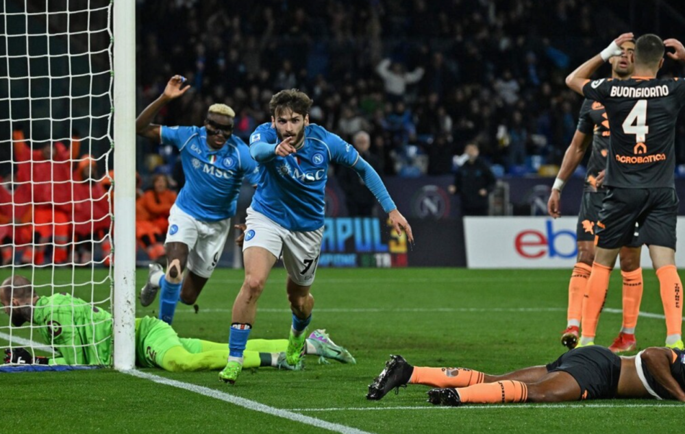 欧冠今晨再迎强敌，那不勒斯调整名单，主帅态度：话题不断，纪律约束更严格的简单介绍